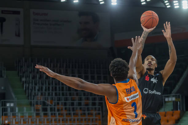 这背后到底 这背后到底