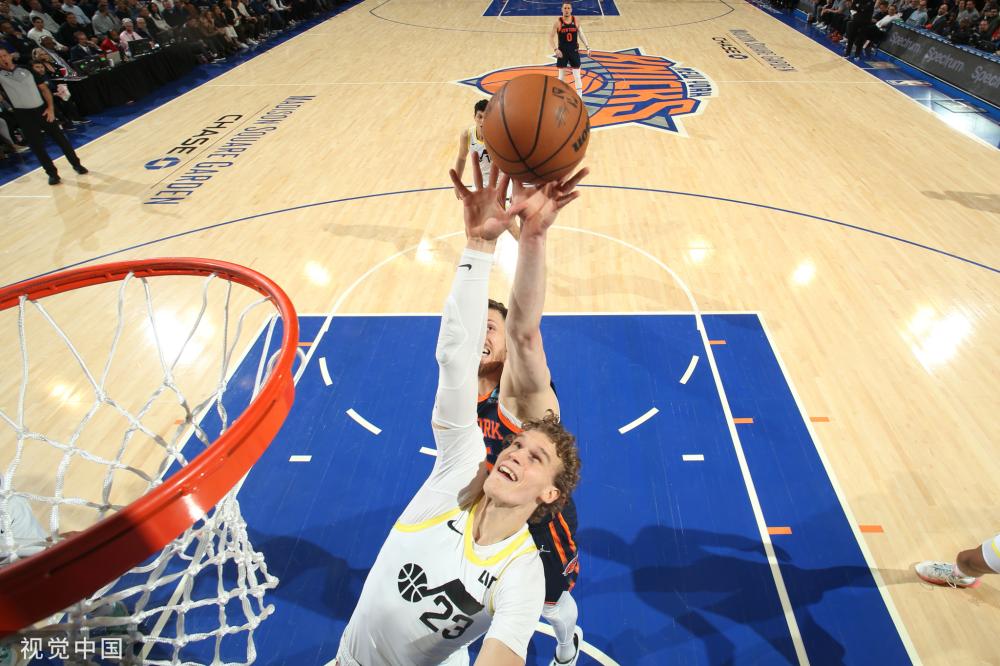 通过与姆巴 通过与姆巴